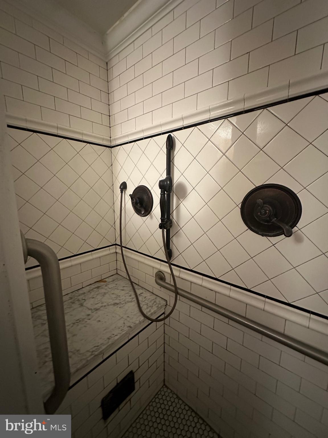 CAROUSEL POINTE - Residential Lease