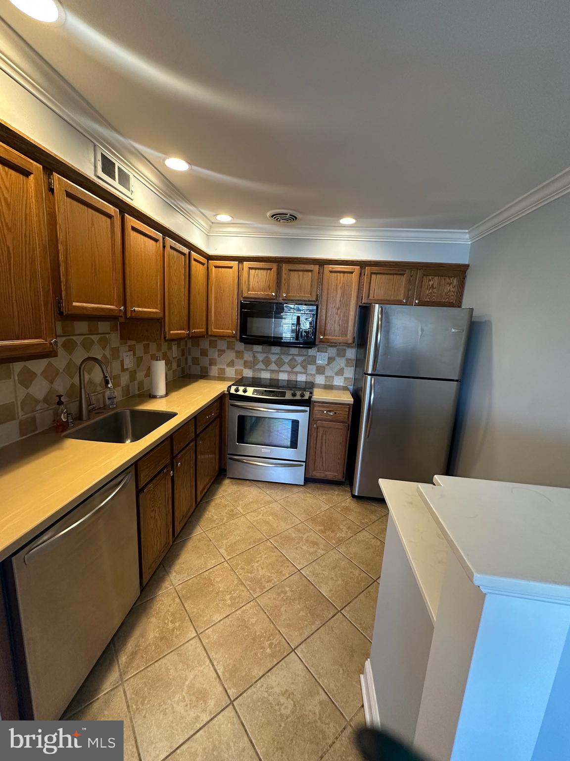 CAROUSEL POINTE - Residential Lease