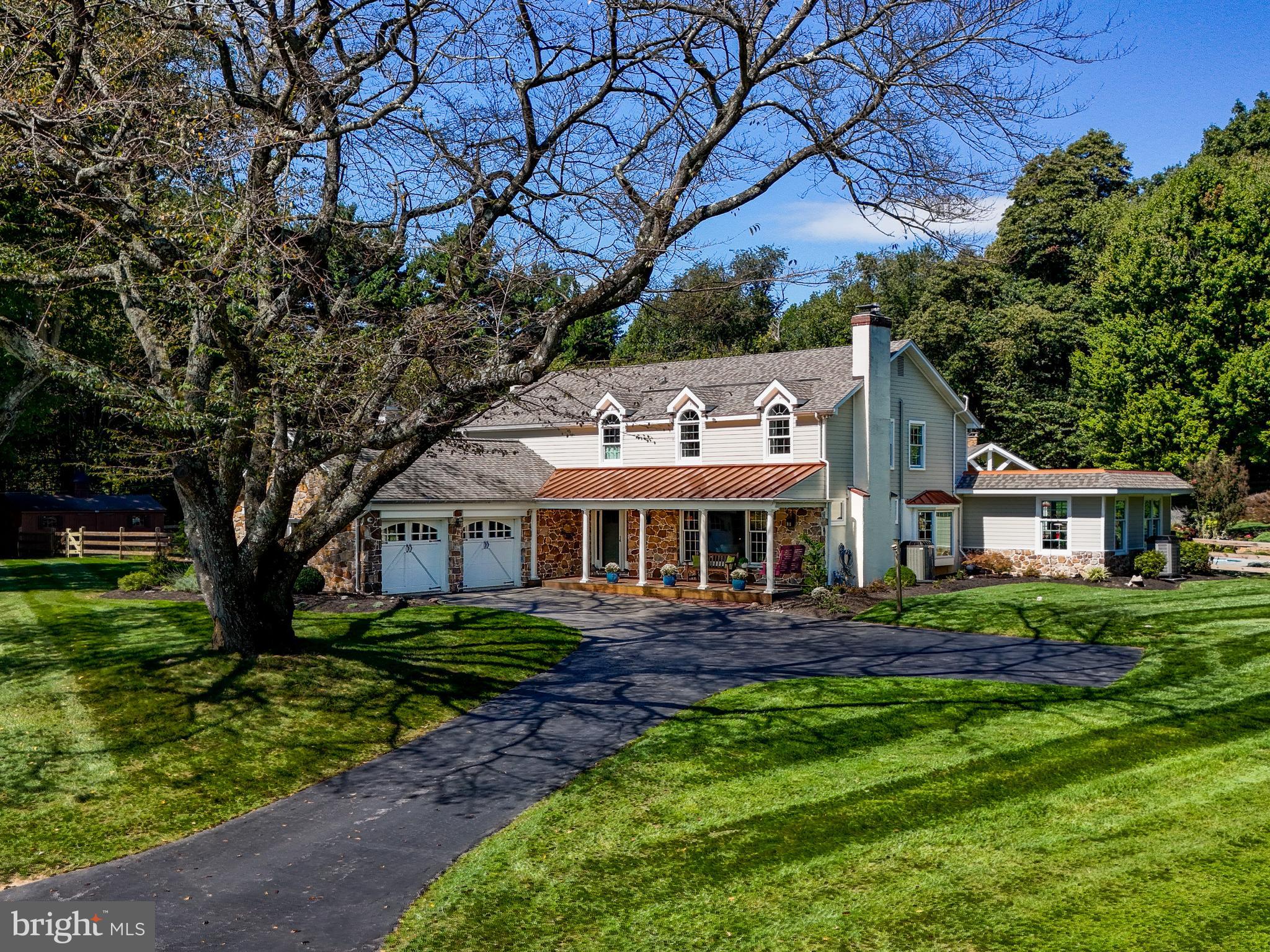 935 SKYLINE DRIVE