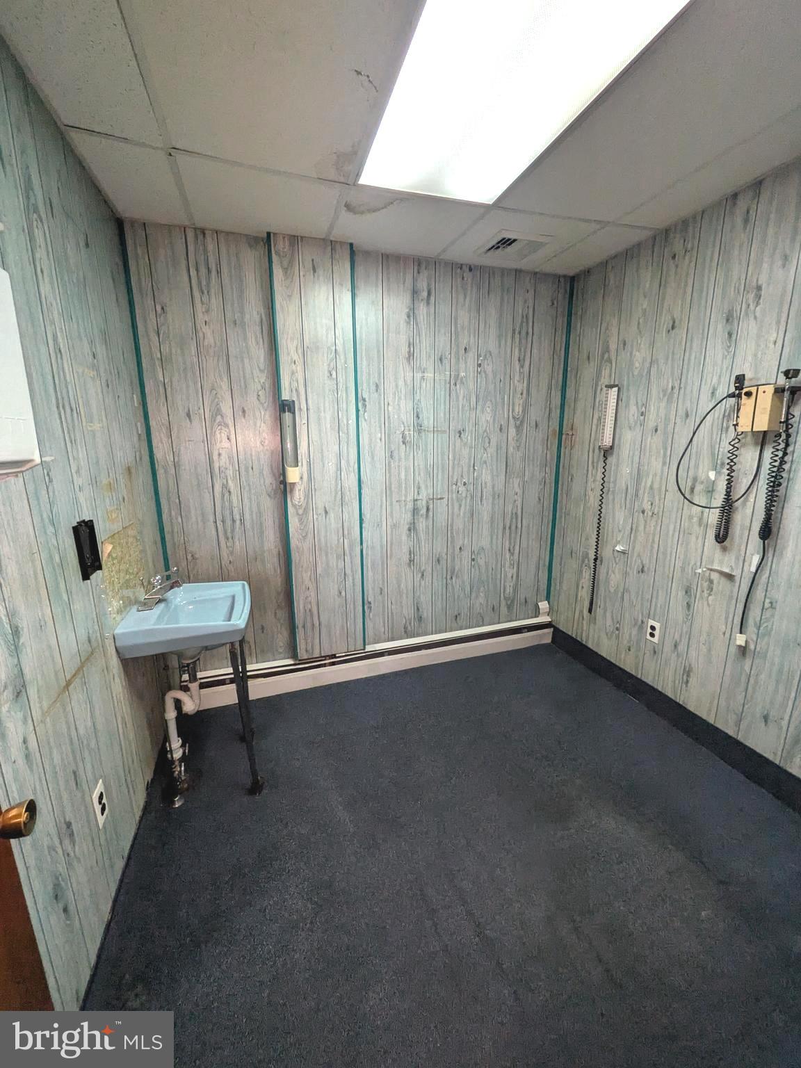 WEST OAK LANE - Commercial Sale