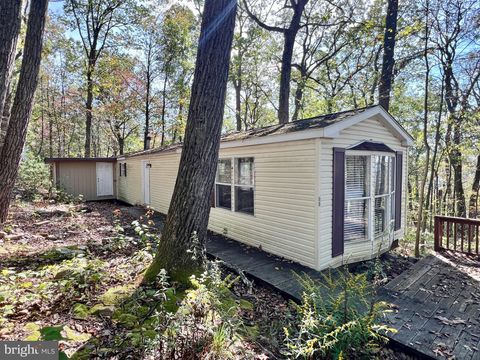 407 WOODLAWN DRIVE BREEZEWOOD PA 15533