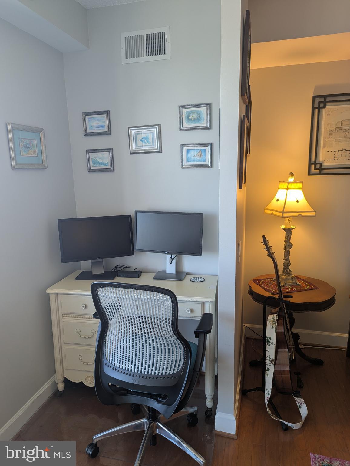 CARLTON HOUSE - Residential Lease