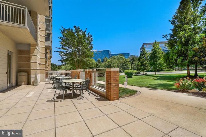 CARLTON HOUSE - Residential Lease