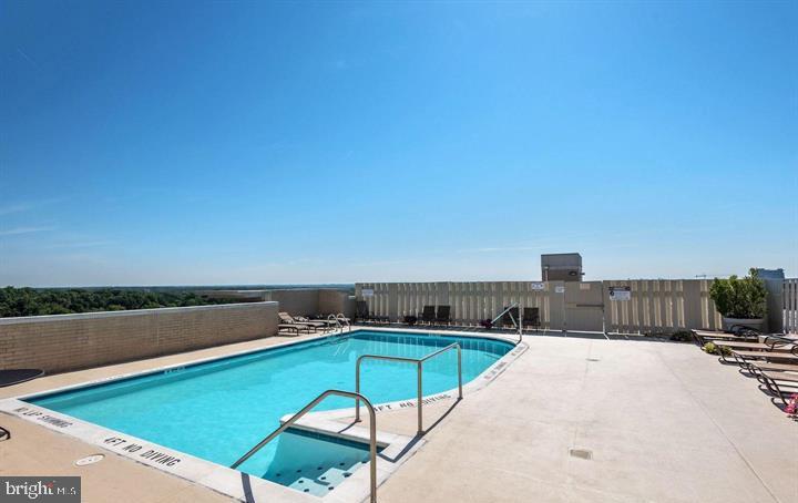 CARLTON HOUSE - Residential Lease