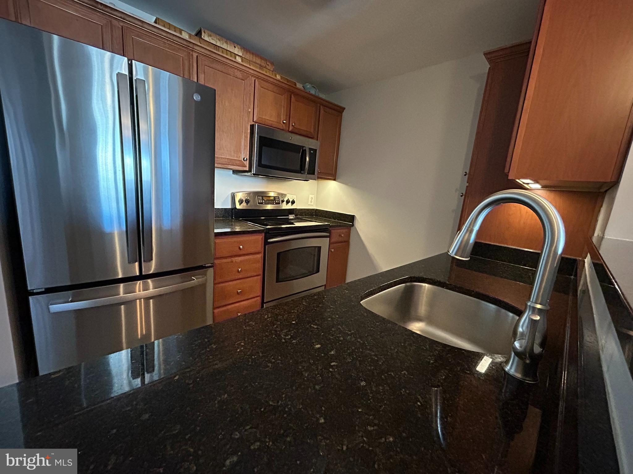 CARLTON HOUSE - Residential Lease