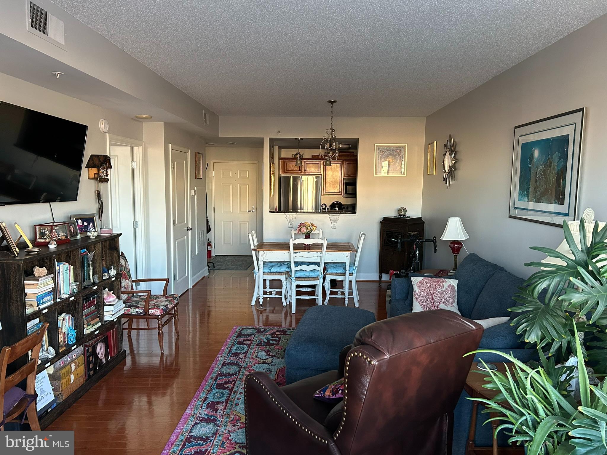 CARLTON HOUSE - Residential Lease