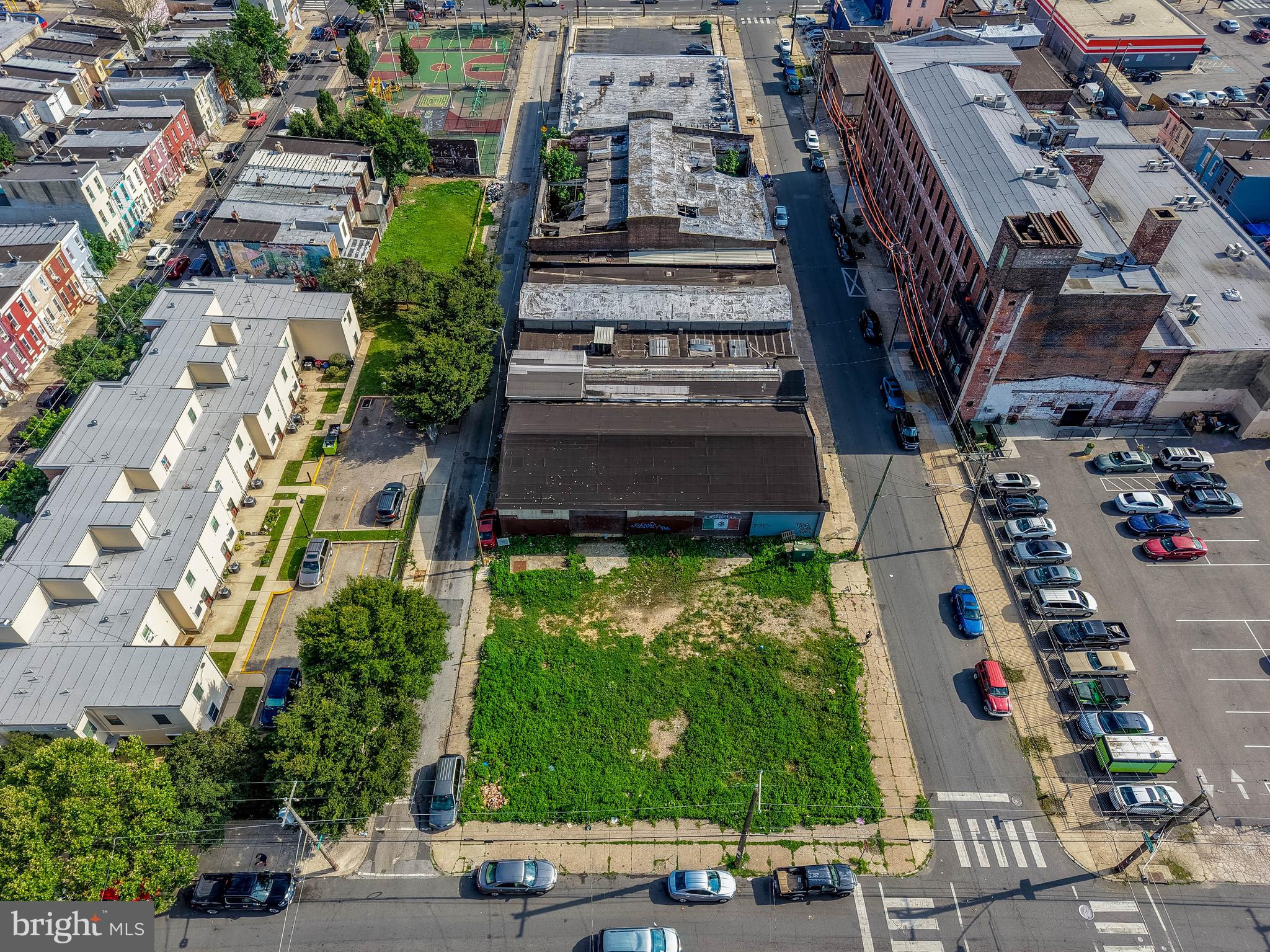 📍160 W Somerset St | Philadelphia, PA 19133
Massive Commercial Lot – Endless Possibilities
Looking for space in Philly? You just found a whole lot of it. Spanning nearly two full city blocks from front to back, this massive commercial property offers a rare opportunity to reimagine a huge footprint in one of the city’s most rapidly changing areas.
The site currently includes existing structures that could be salvaged, renovated, and re-used for warehousing, manufacturing, or flex space—or start fresh and build your own vision from the ground up. Zoned for industrial/commercial use, the scale here opens the door to everything from large-scale development to creative multi-use space. The huge emply lot on the end of the street is also part of this property.
Key Highlights:
Nearly 2 street-lengths deep
Multiple access points
Existing warehouse structures on site
Potential for full demolition and rebuild
Rare oversized commercial footprint in Philadelphia
Whether you're an investor, developer, or business owner ready to expand, this lot is your blank canvas. The opportunity to make something big—literally—is right here.