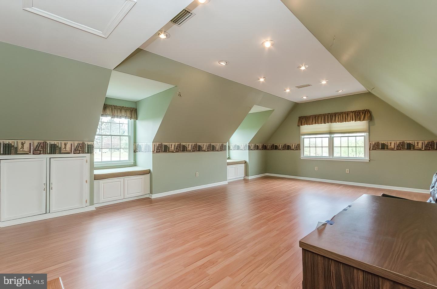 SWAN POND - Residential