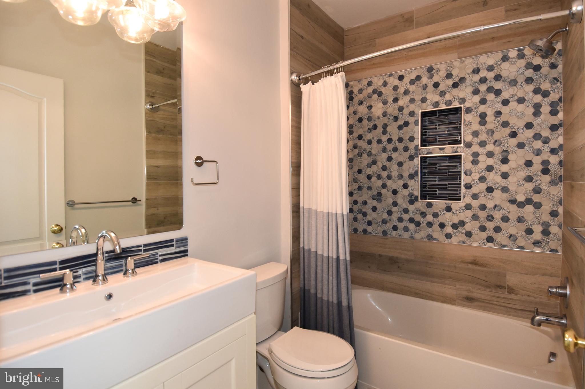 BELMONT LAND BAY - Residential Lease