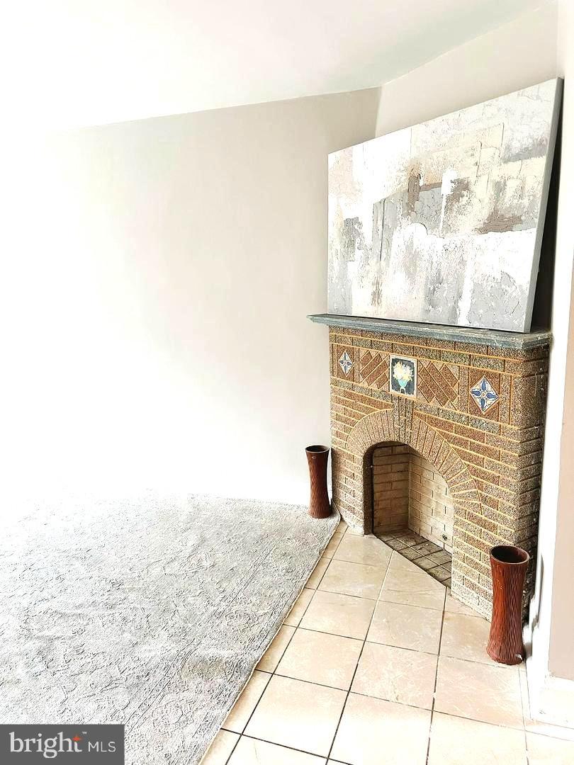 MAYFAIR (EAST) - Residential