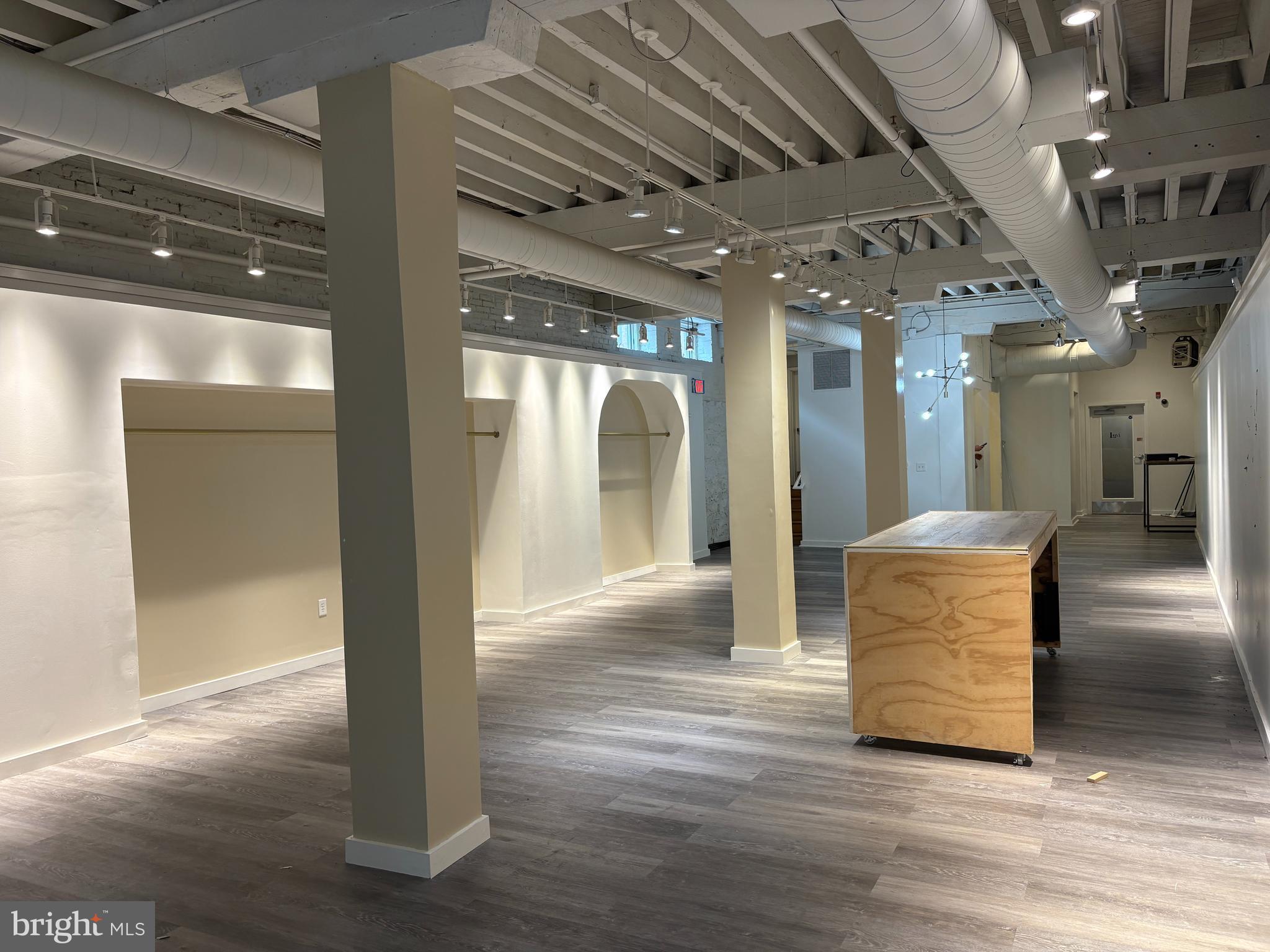 325 N QUEEN STREET B-01