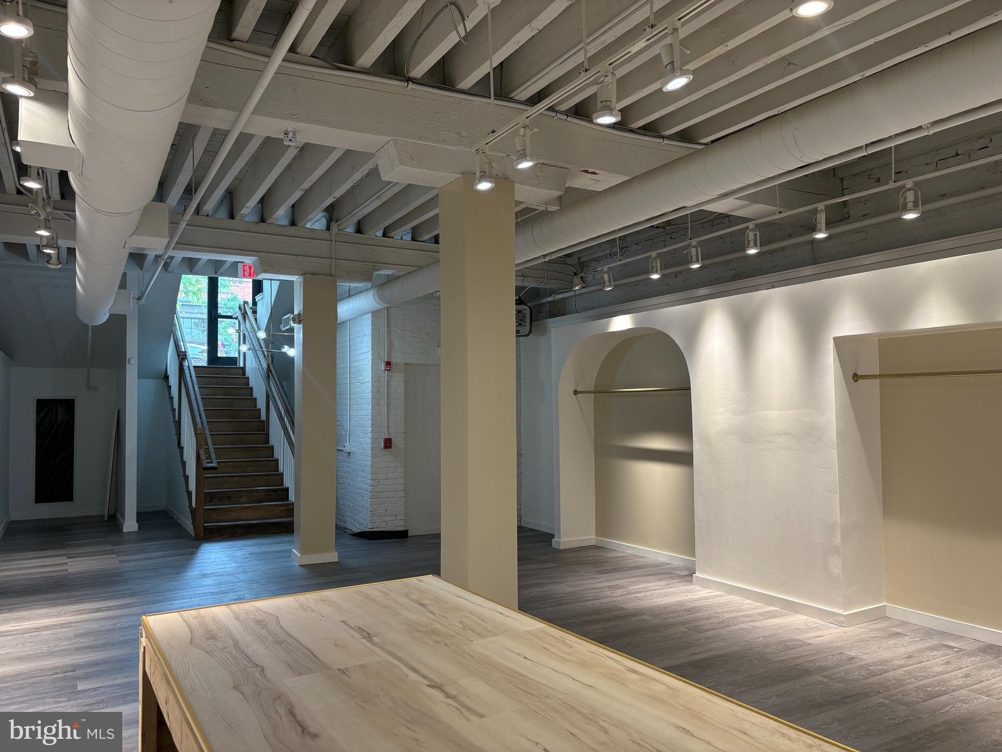325 N QUEEN STREET B-01