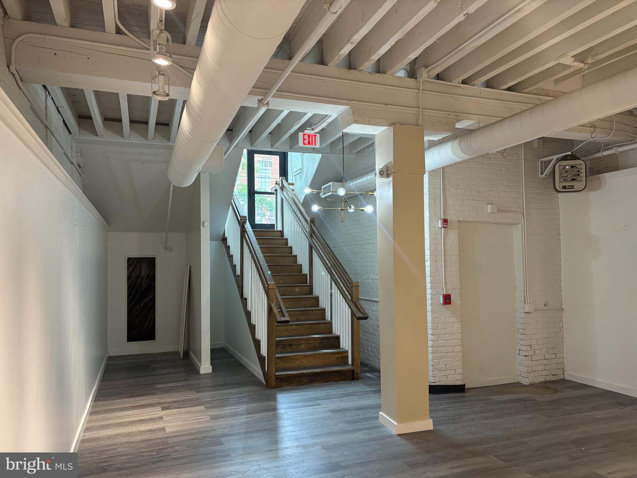 325 N QUEEN STREET B-01