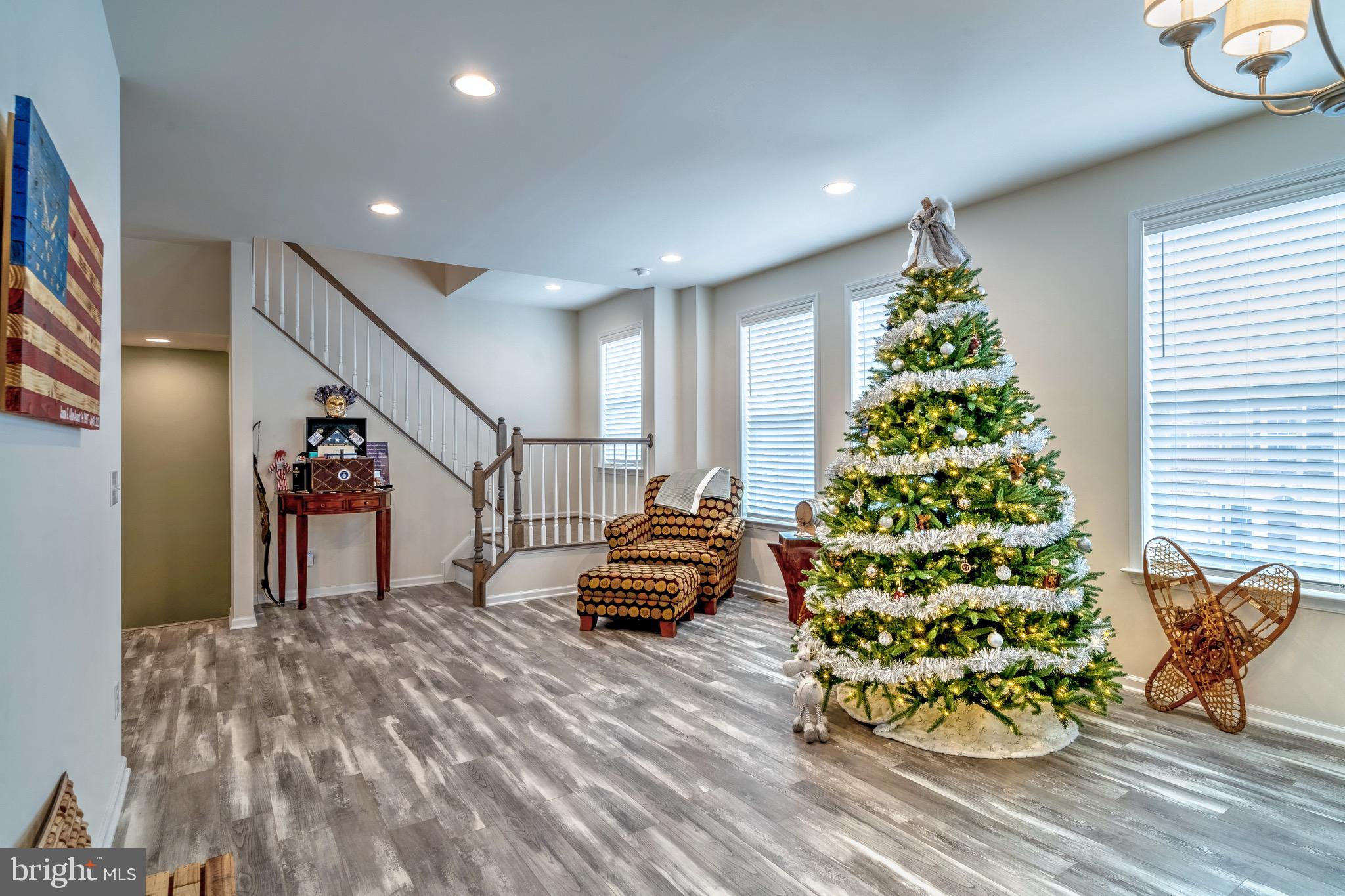 COWAN CROSSING - Residential