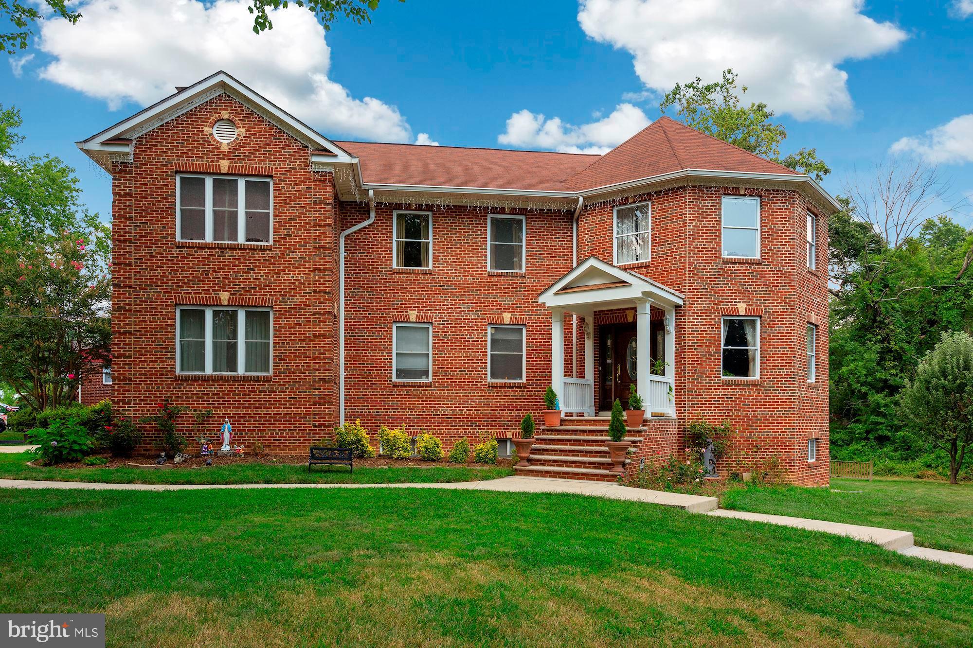 BROYHILL PARK - Residential