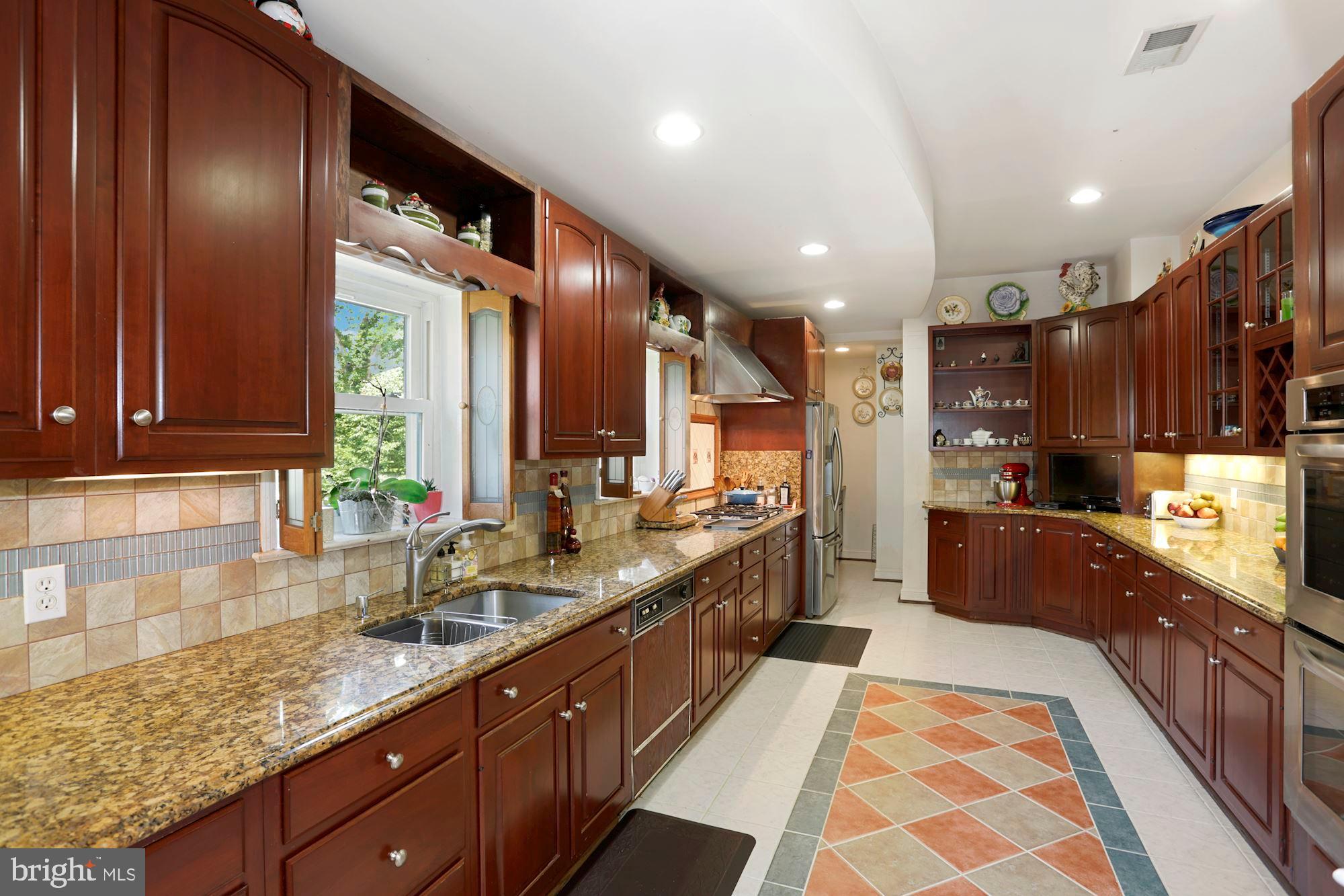 BROYHILL PARK - Residential
