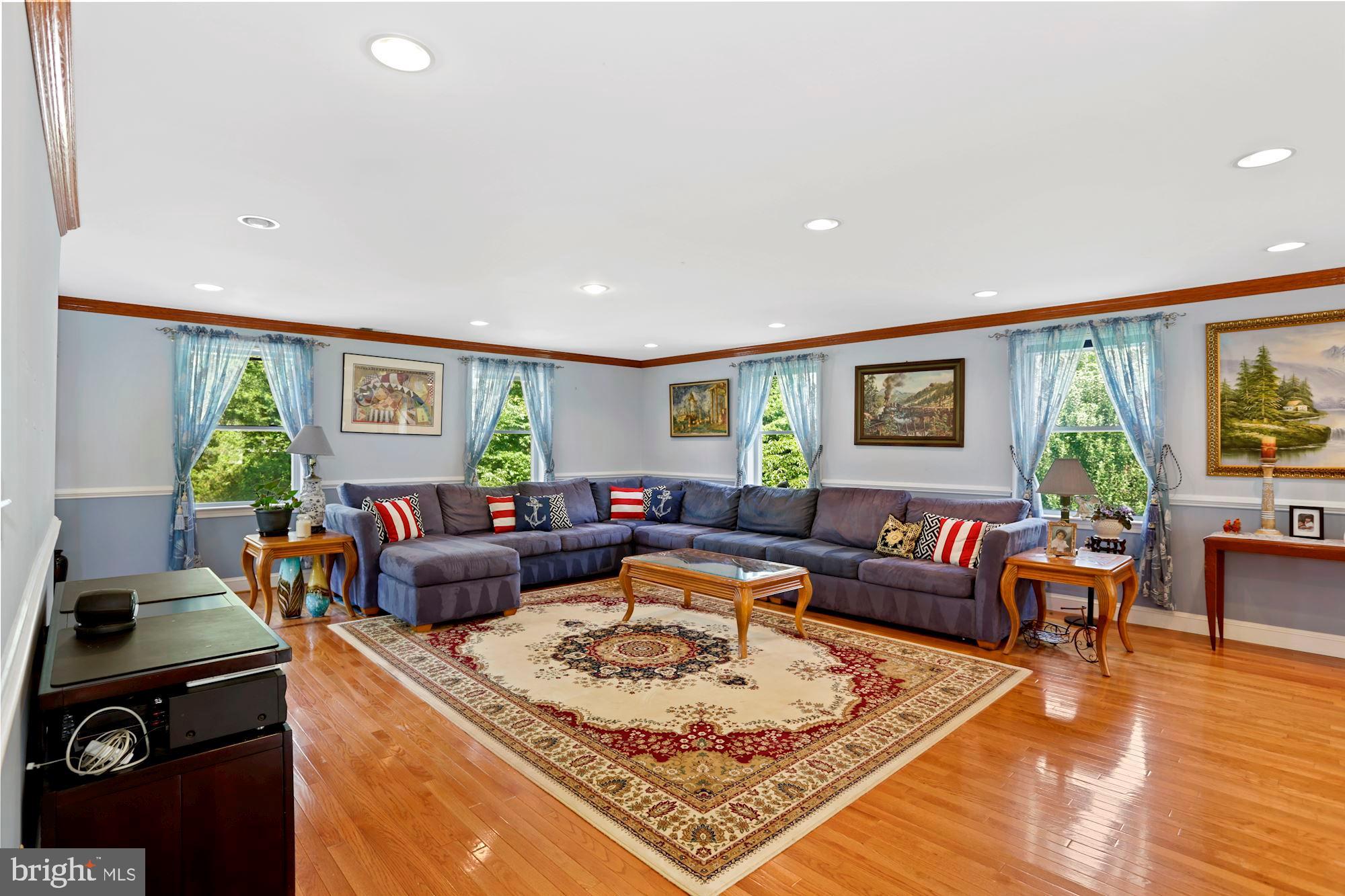 BROYHILL PARK - Residential