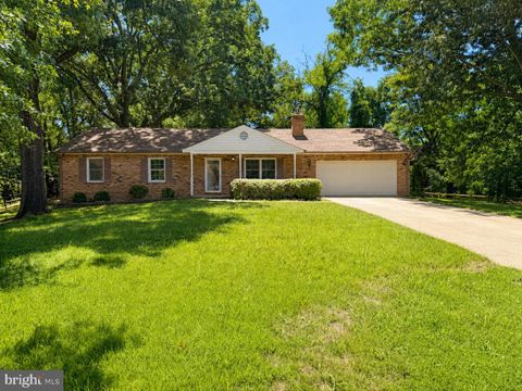 Photo of 3801 Margay Court, ALEXANDRIA, VA 22309 (MLS # VAFX2329310)