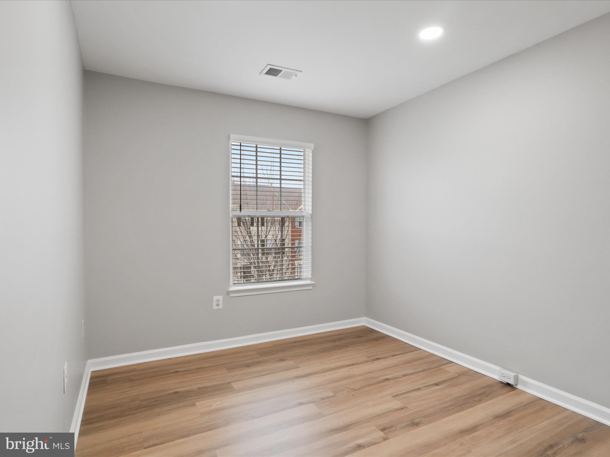 MCNAIR FARMS LANDBAY - Residential