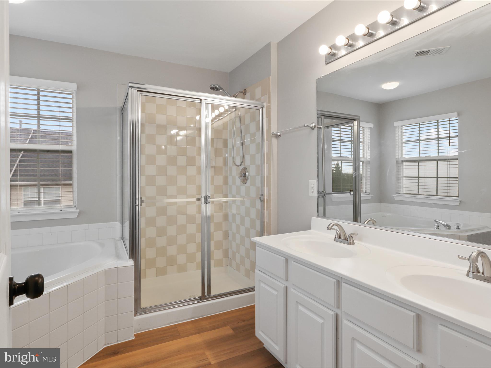 MCNAIR FARMS LANDBAY - Residential