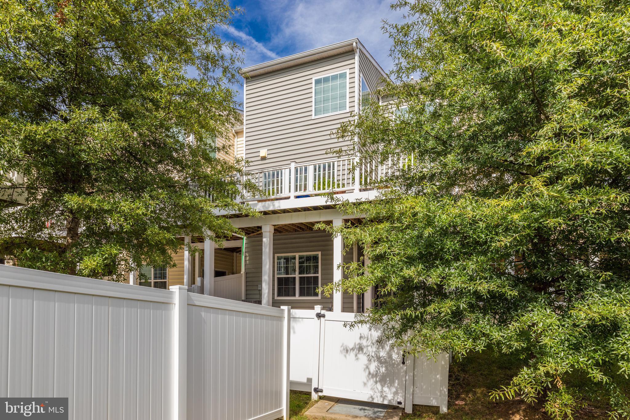 EAST GATE - Residential Lease