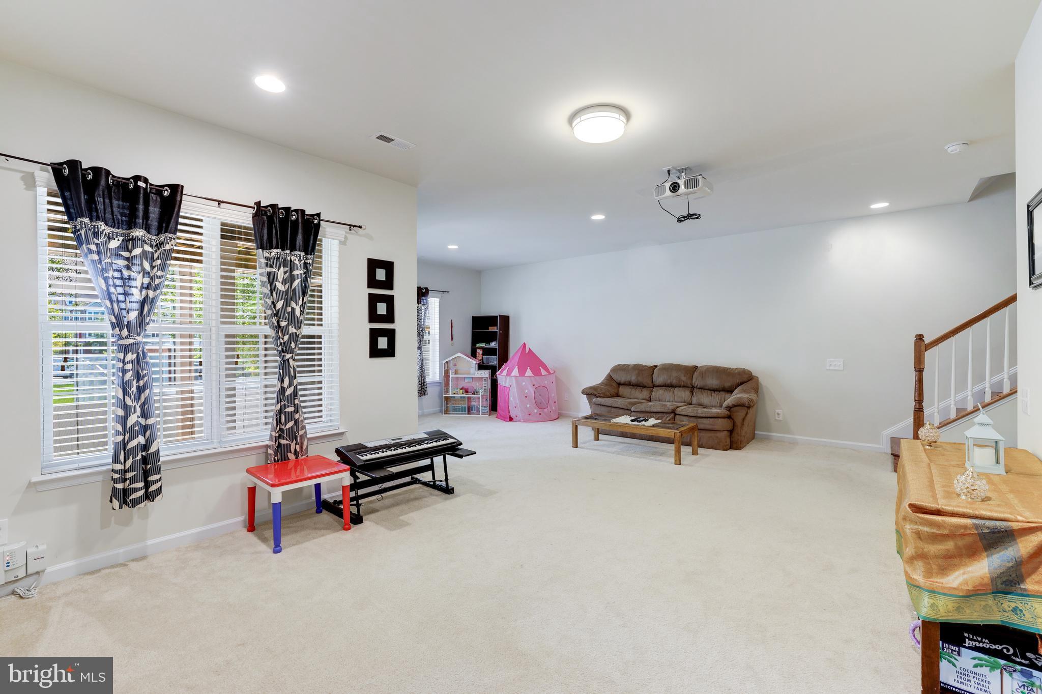 EAST GATE - Residential Lease