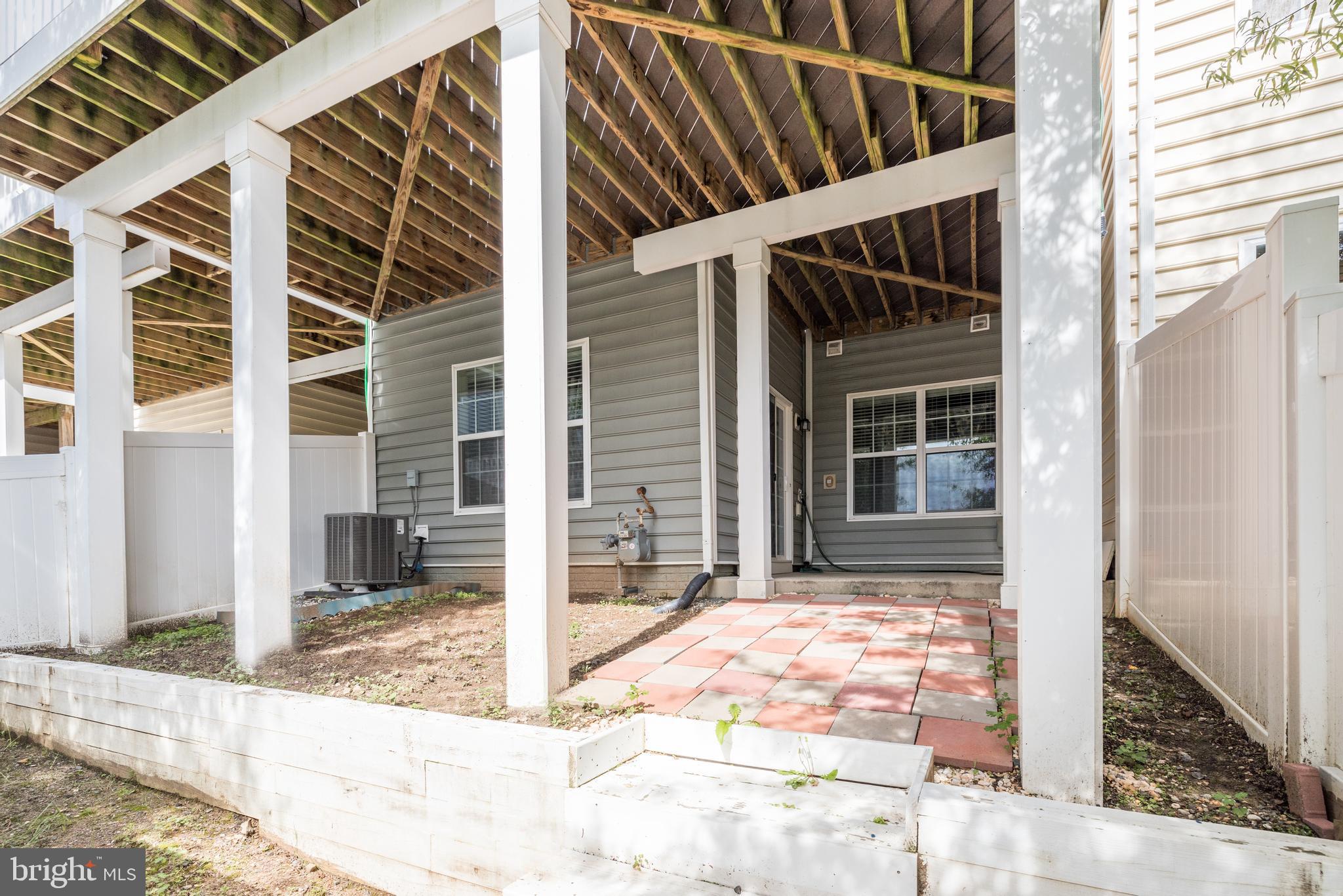 EAST GATE - Residential Lease