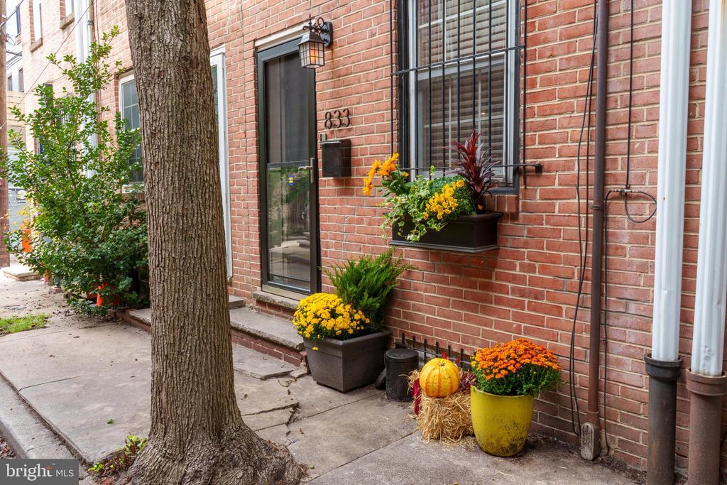 Photo of 833 Kater Street, PHILADELPHIA, PA 19147 (MLS # PAPH2543570)