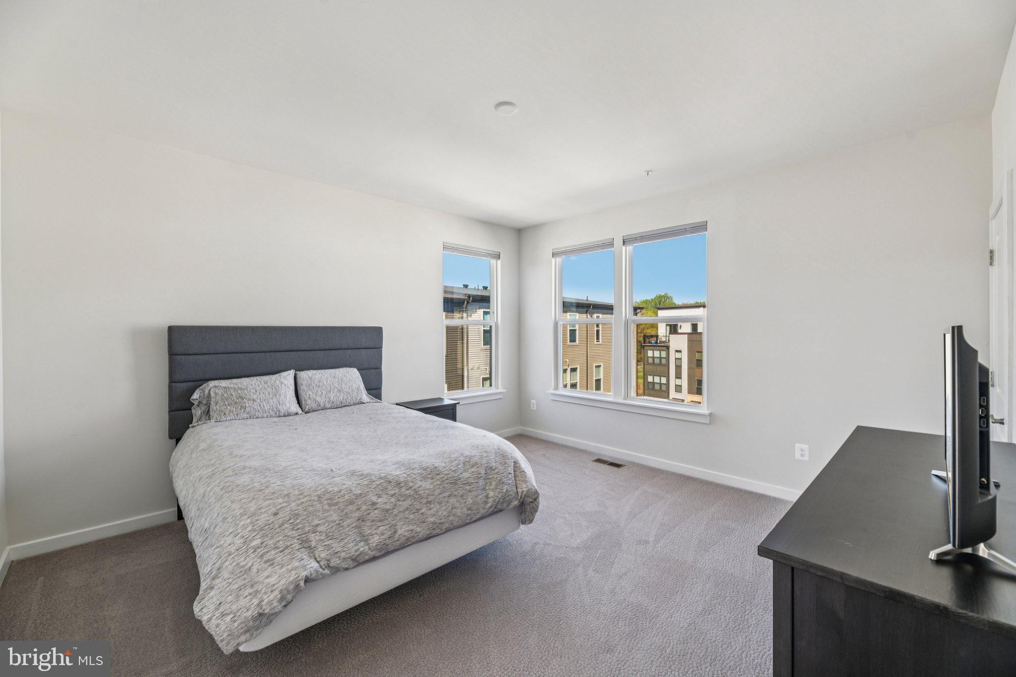 RIVERFRONT - Residential