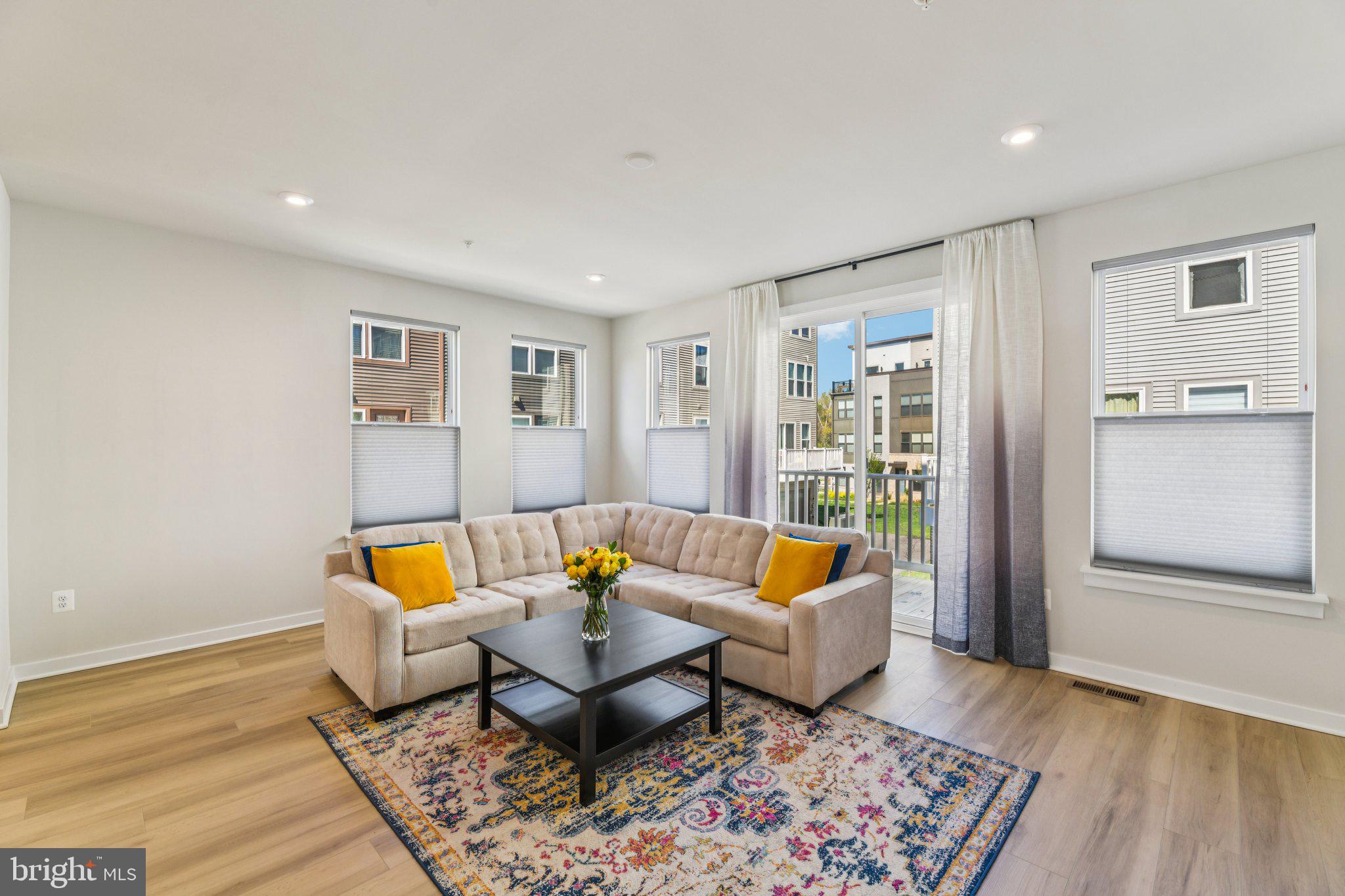 RIVERFRONT - Residential