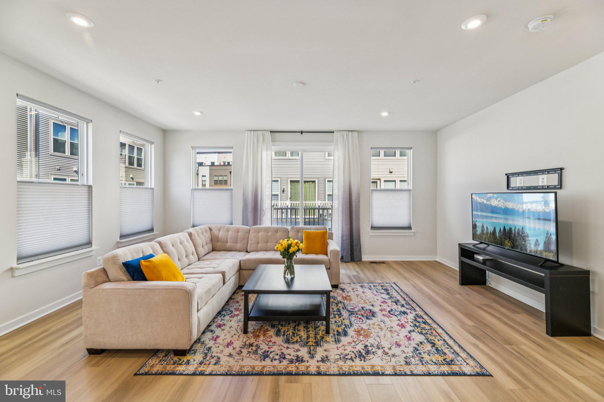 RIVERFRONT - Residential