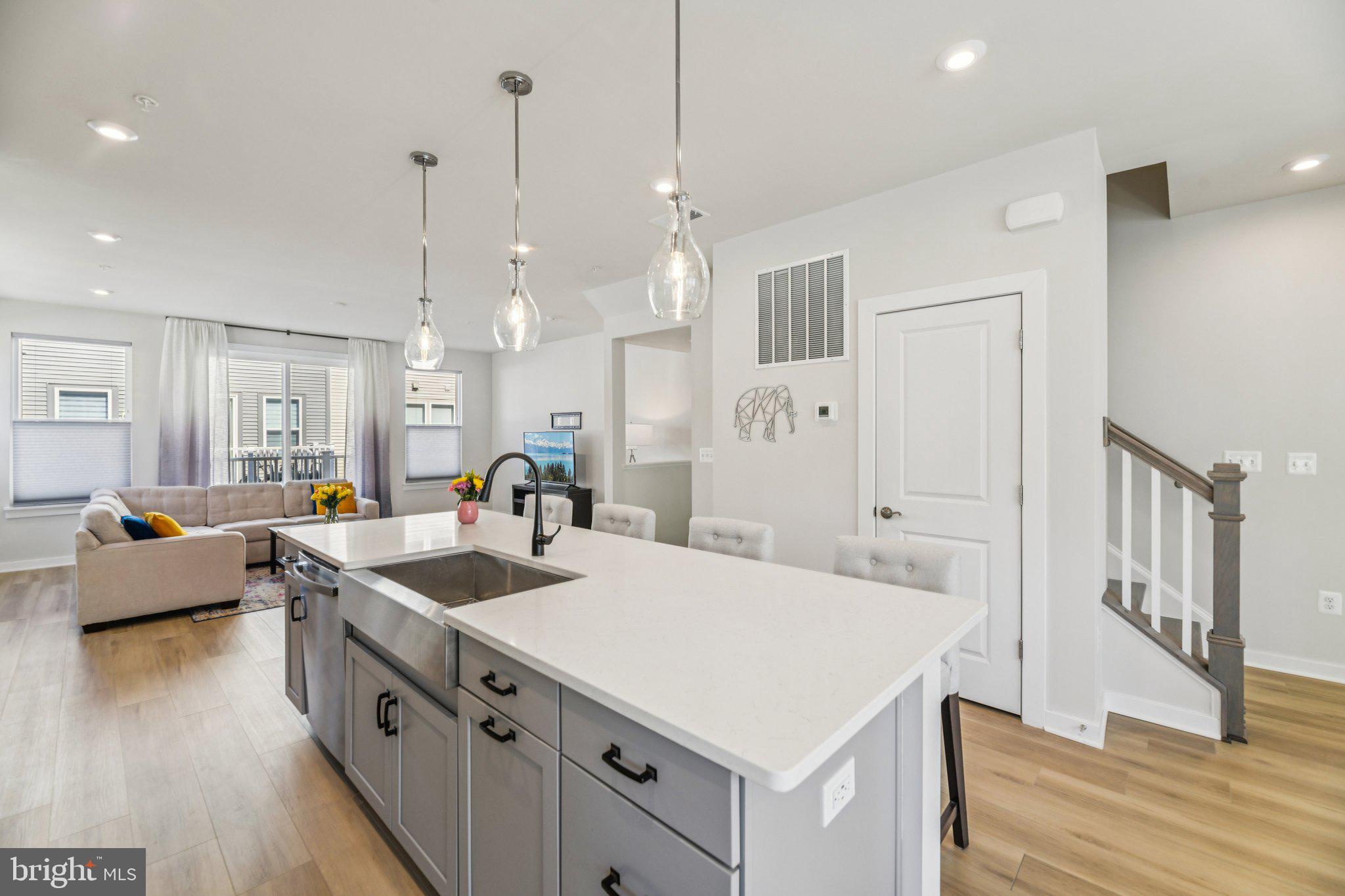 RIVERFRONT - Residential