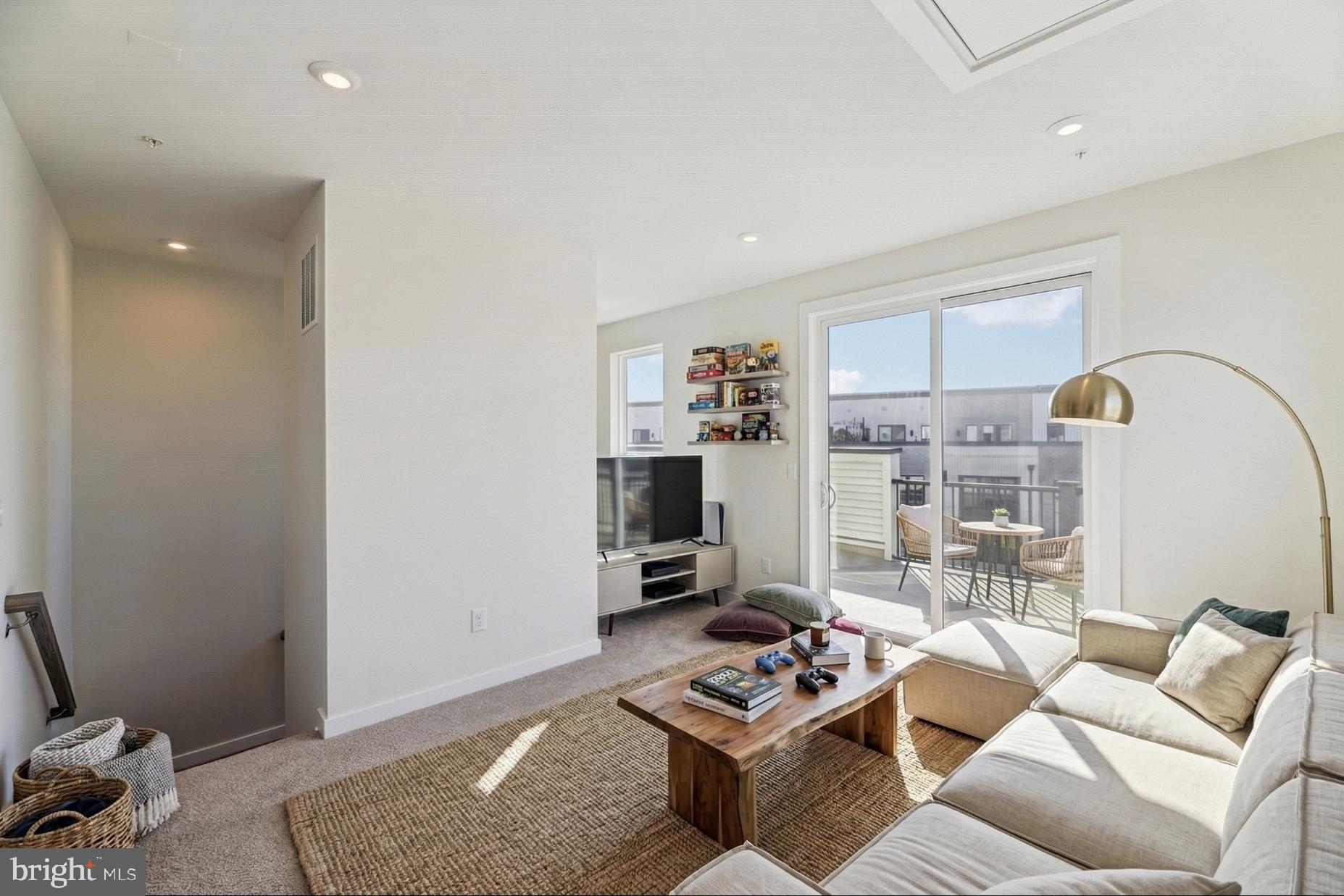 RIVERFRONT - Residential