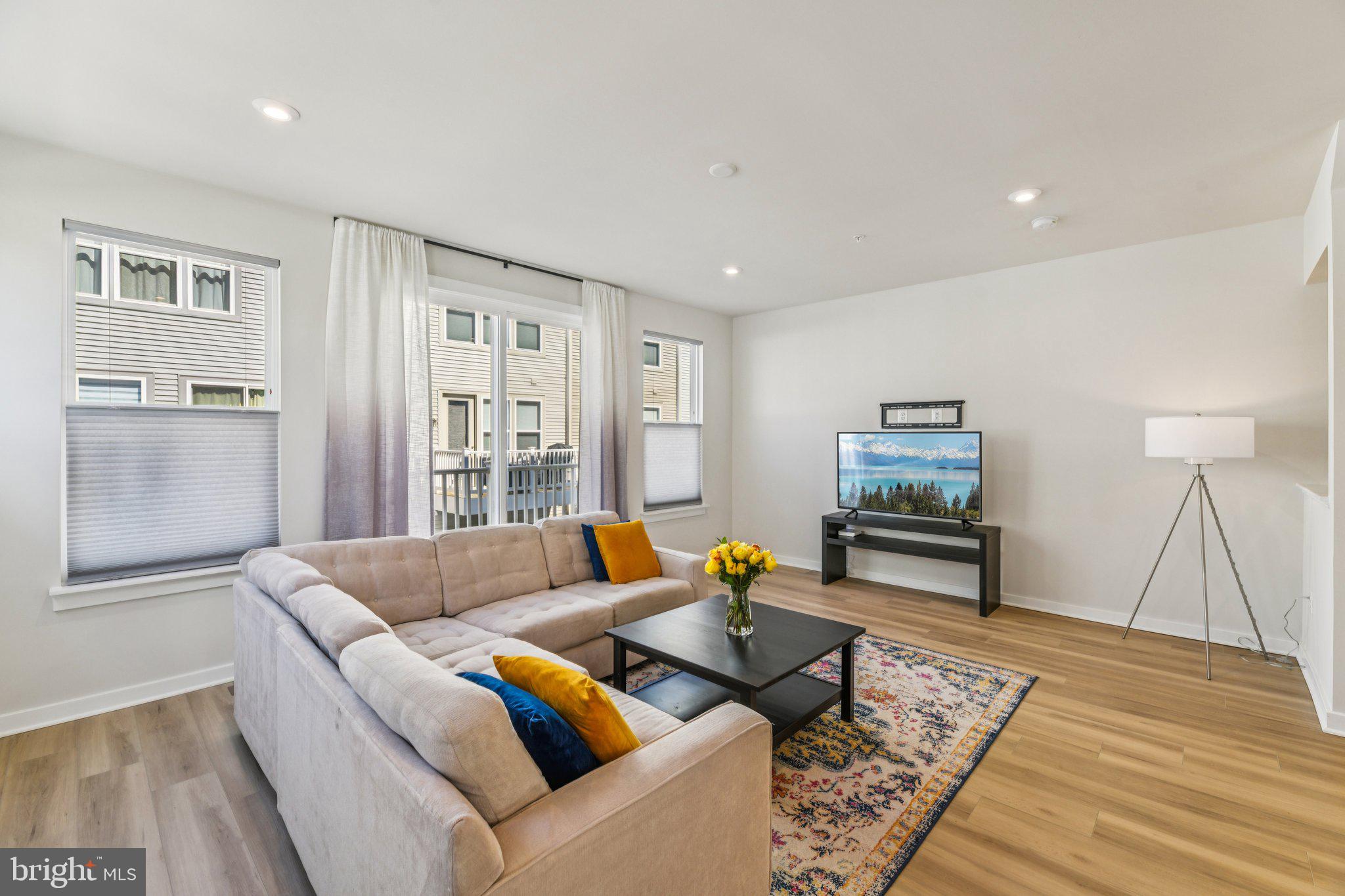 RIVERFRONT - Residential