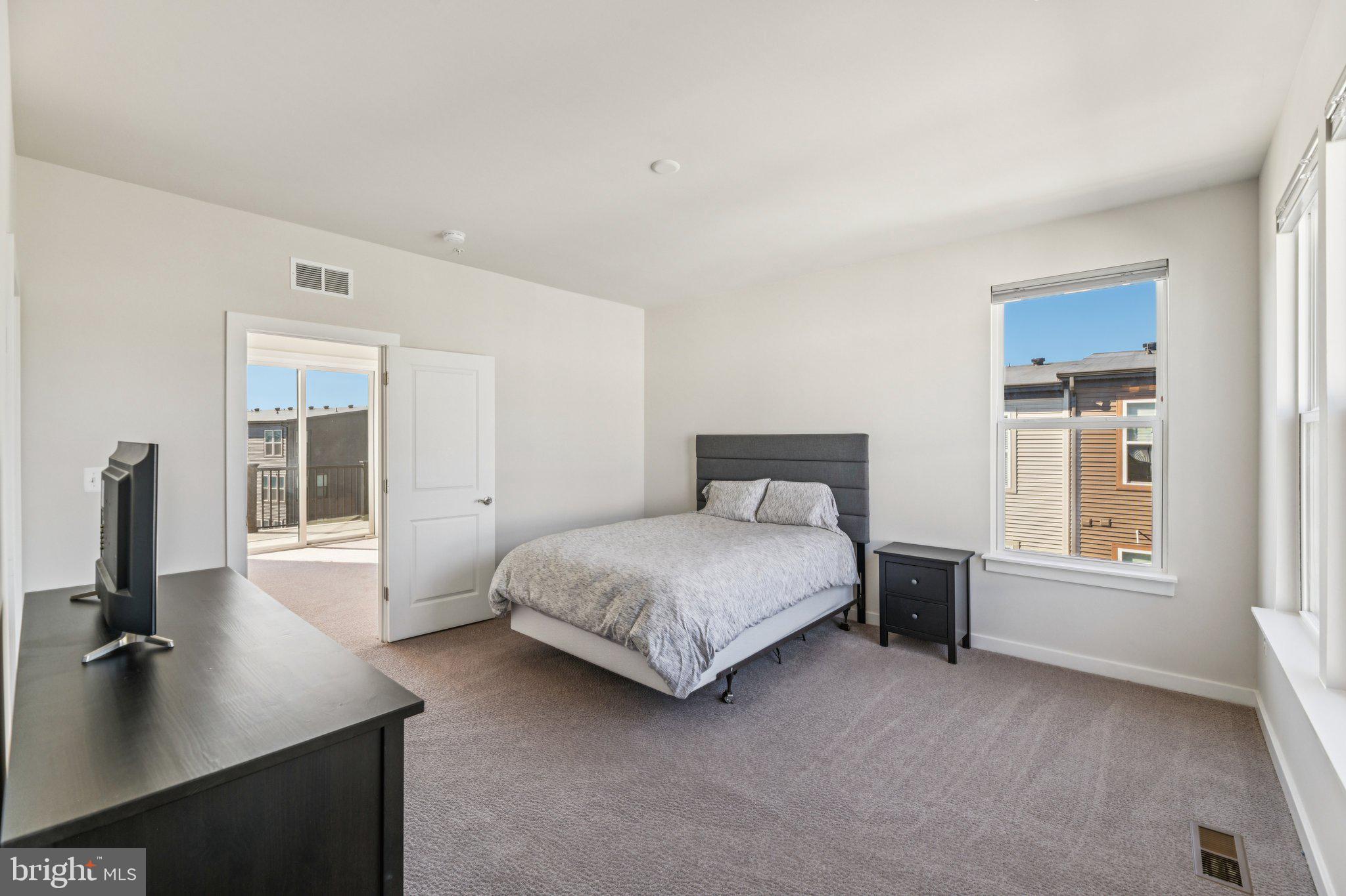 RIVERFRONT - Residential