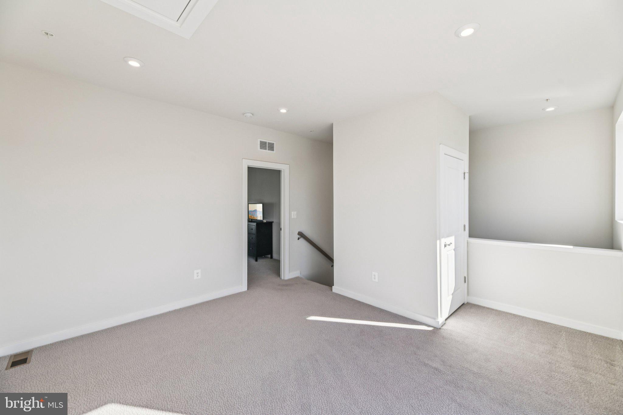 RIVERFRONT - Residential