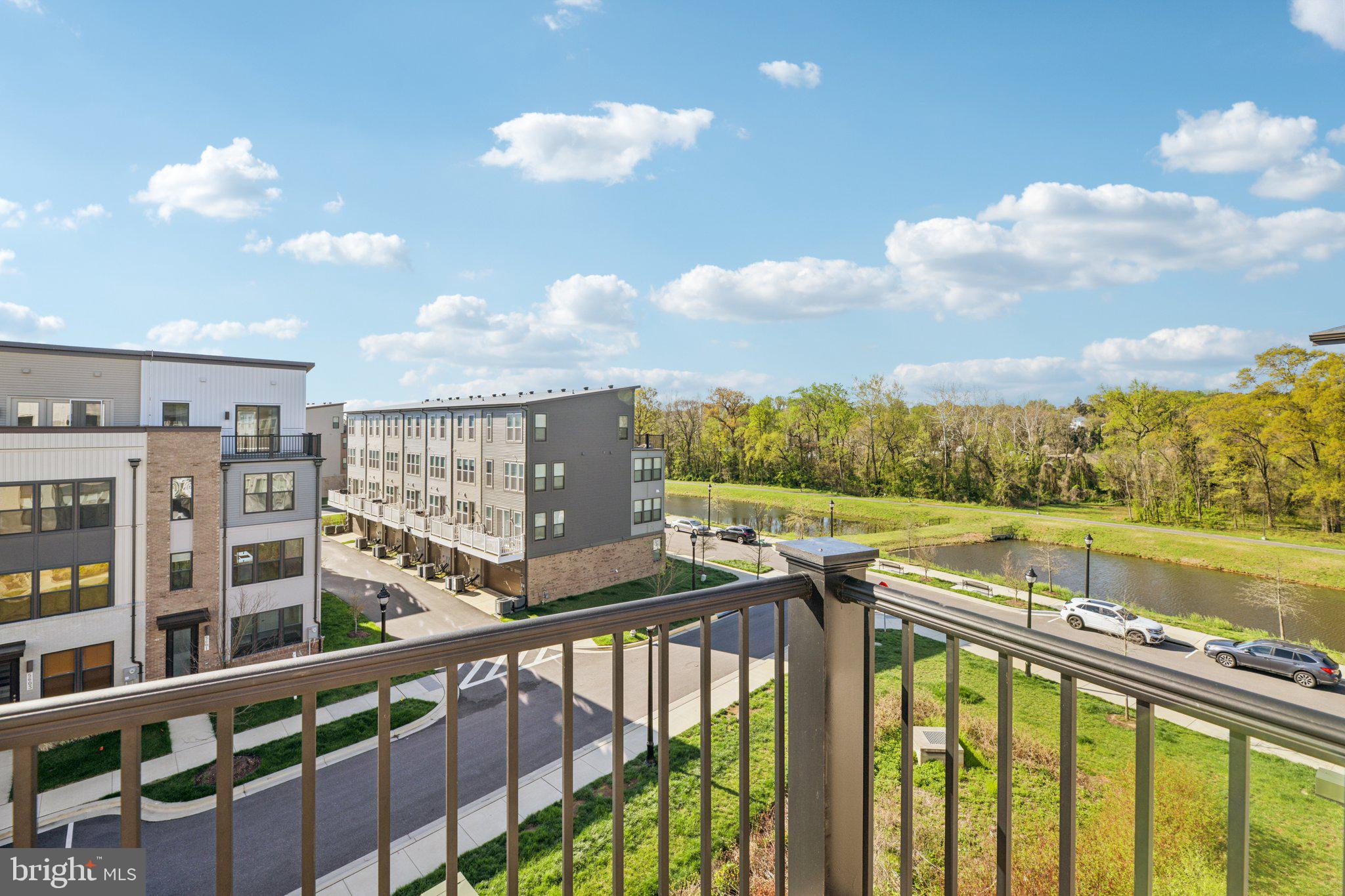 RIVERFRONT - Residential