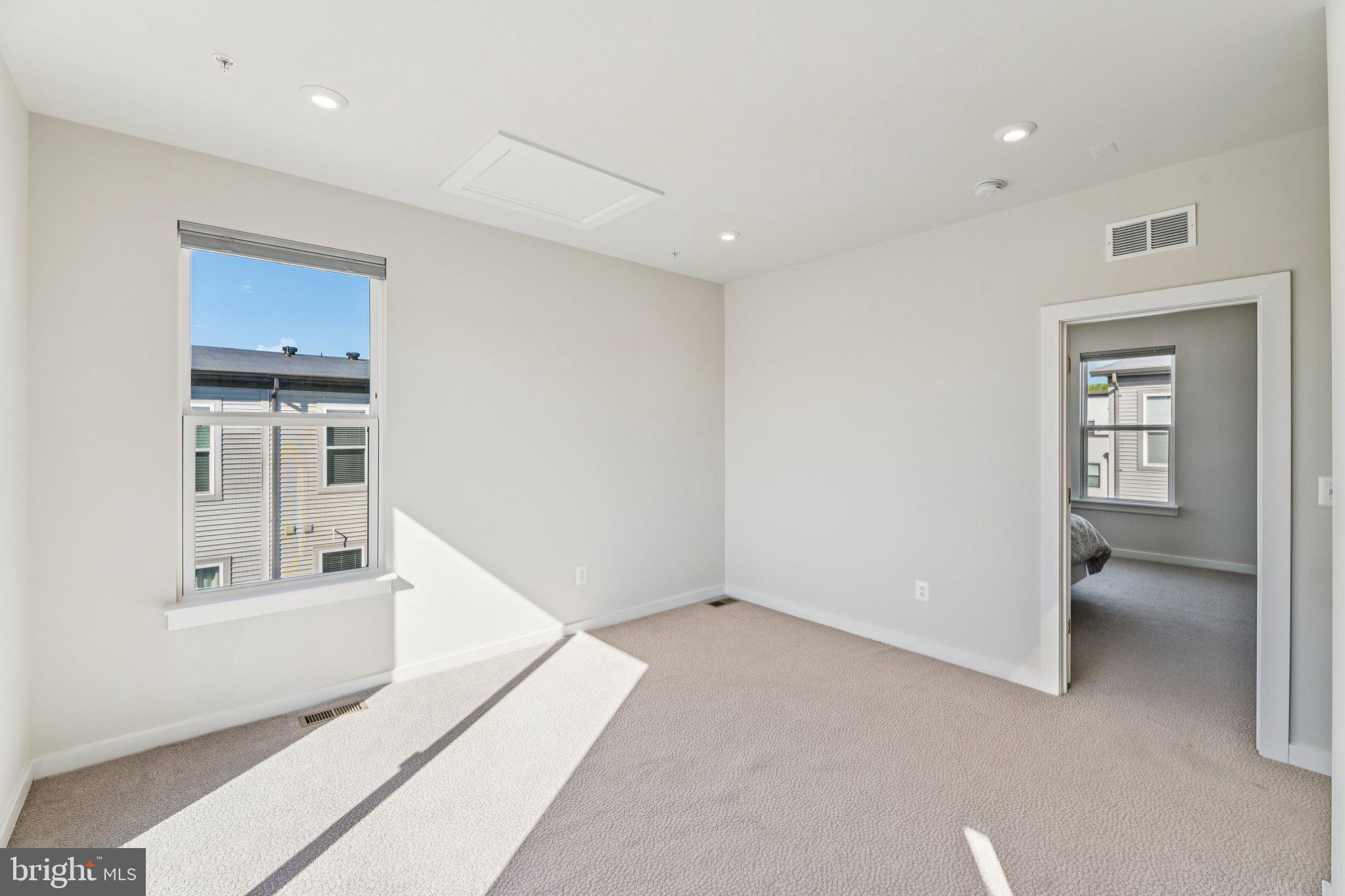 RIVERFRONT - Residential