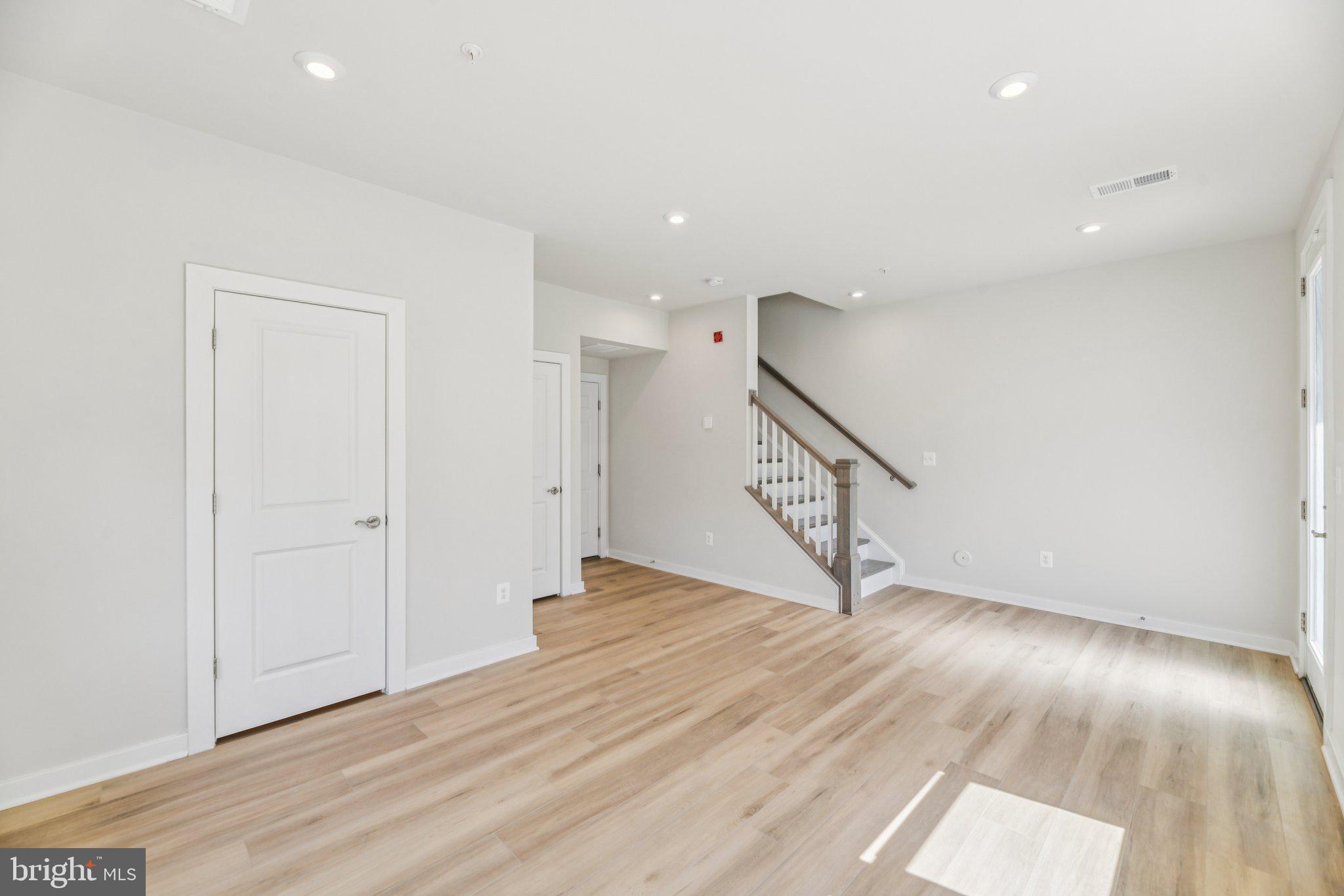 RIVERFRONT - Residential