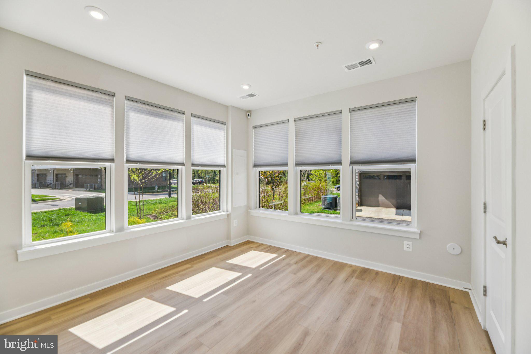 RIVERFRONT - Residential