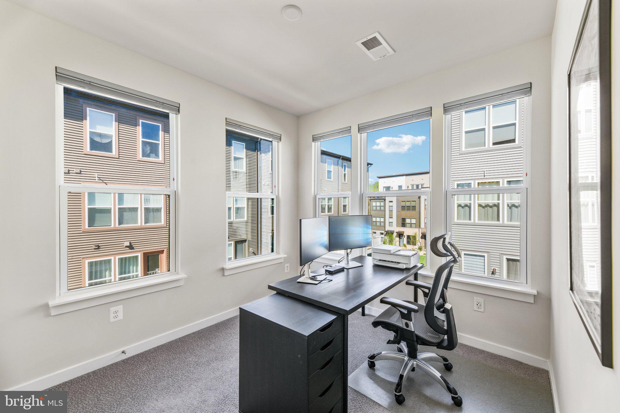 RIVERFRONT - Residential