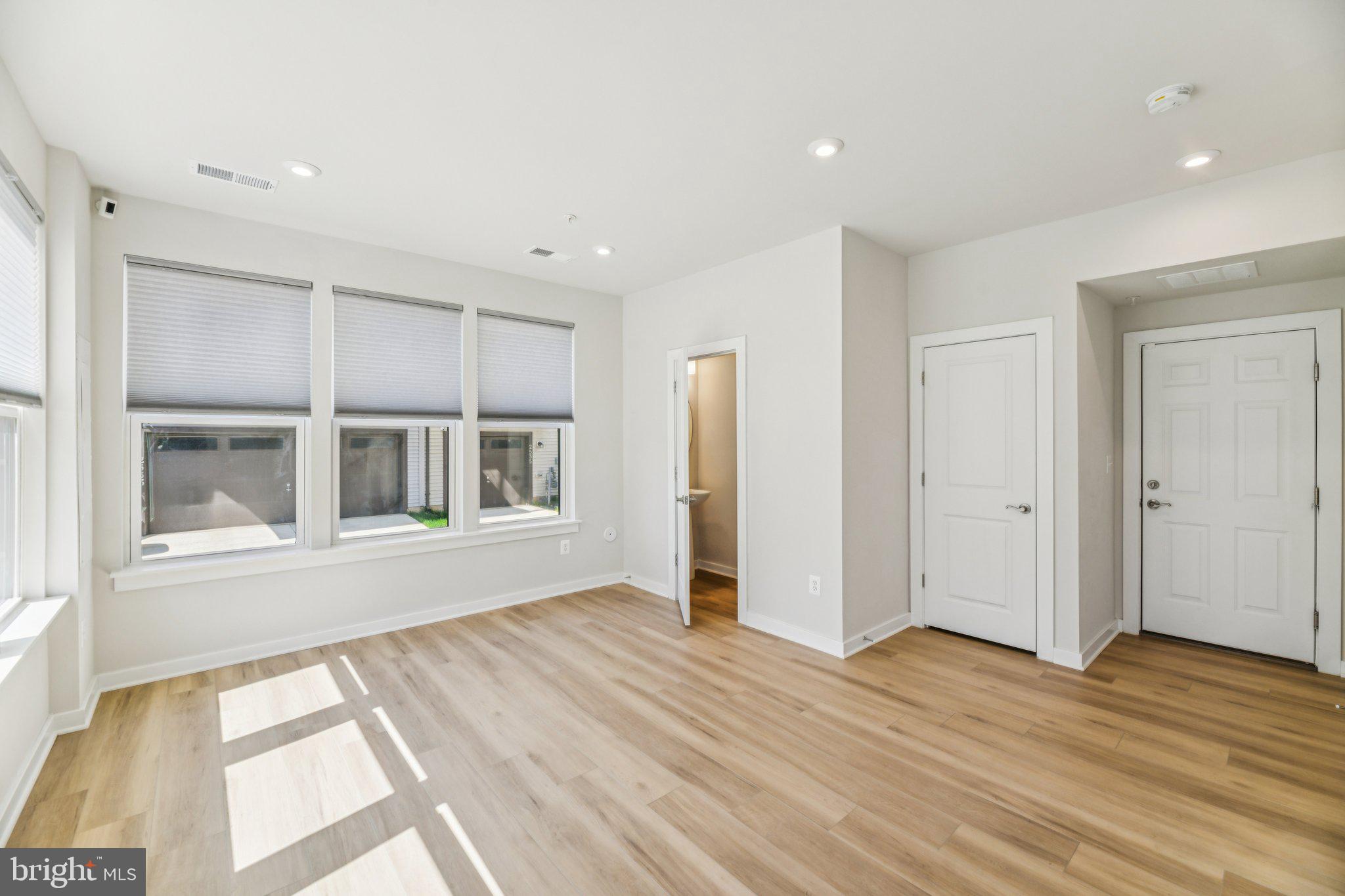 RIVERFRONT - Residential