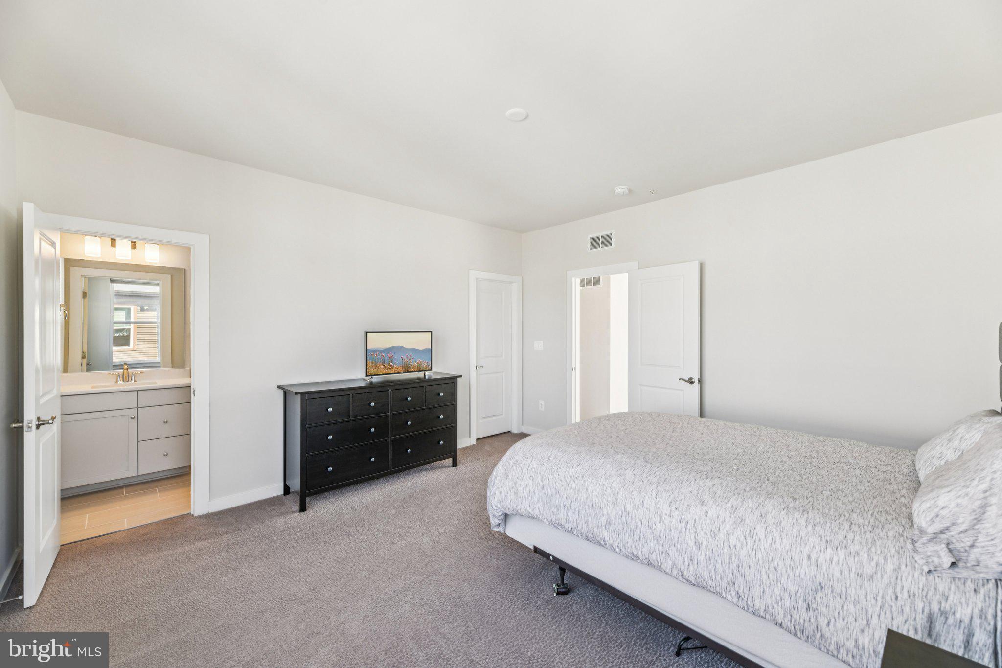 RIVERFRONT - Residential