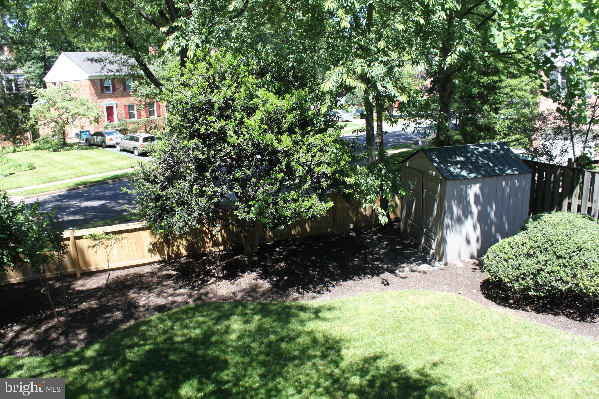 KINGS MANOR - Residential Lease