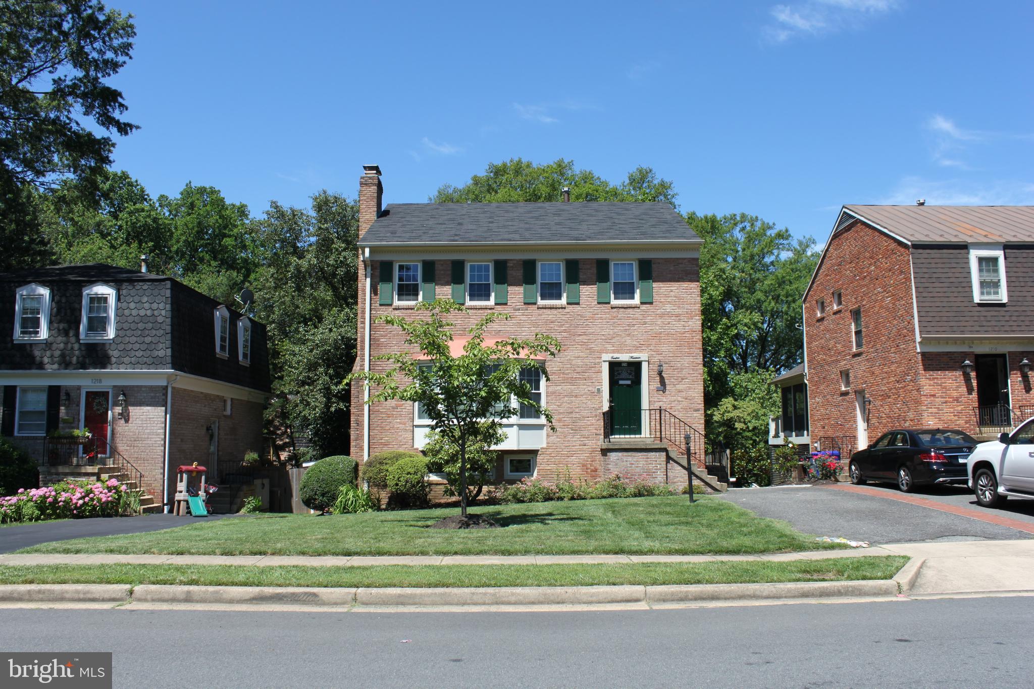 KINGS MANOR - Residential Lease