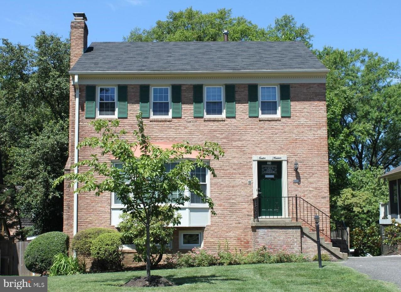 KINGS MANOR - Residential Lease