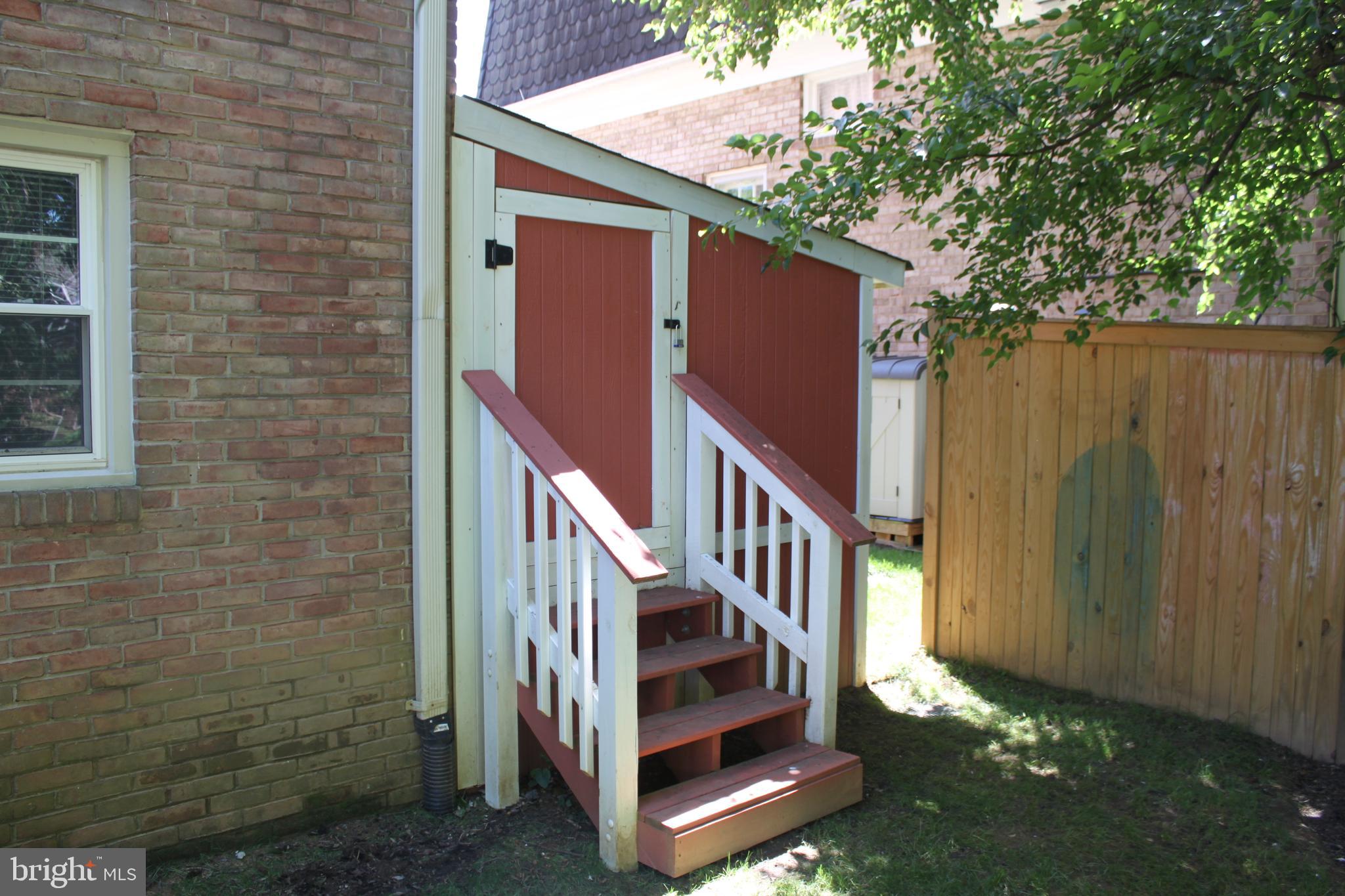 KINGS MANOR - Residential Lease