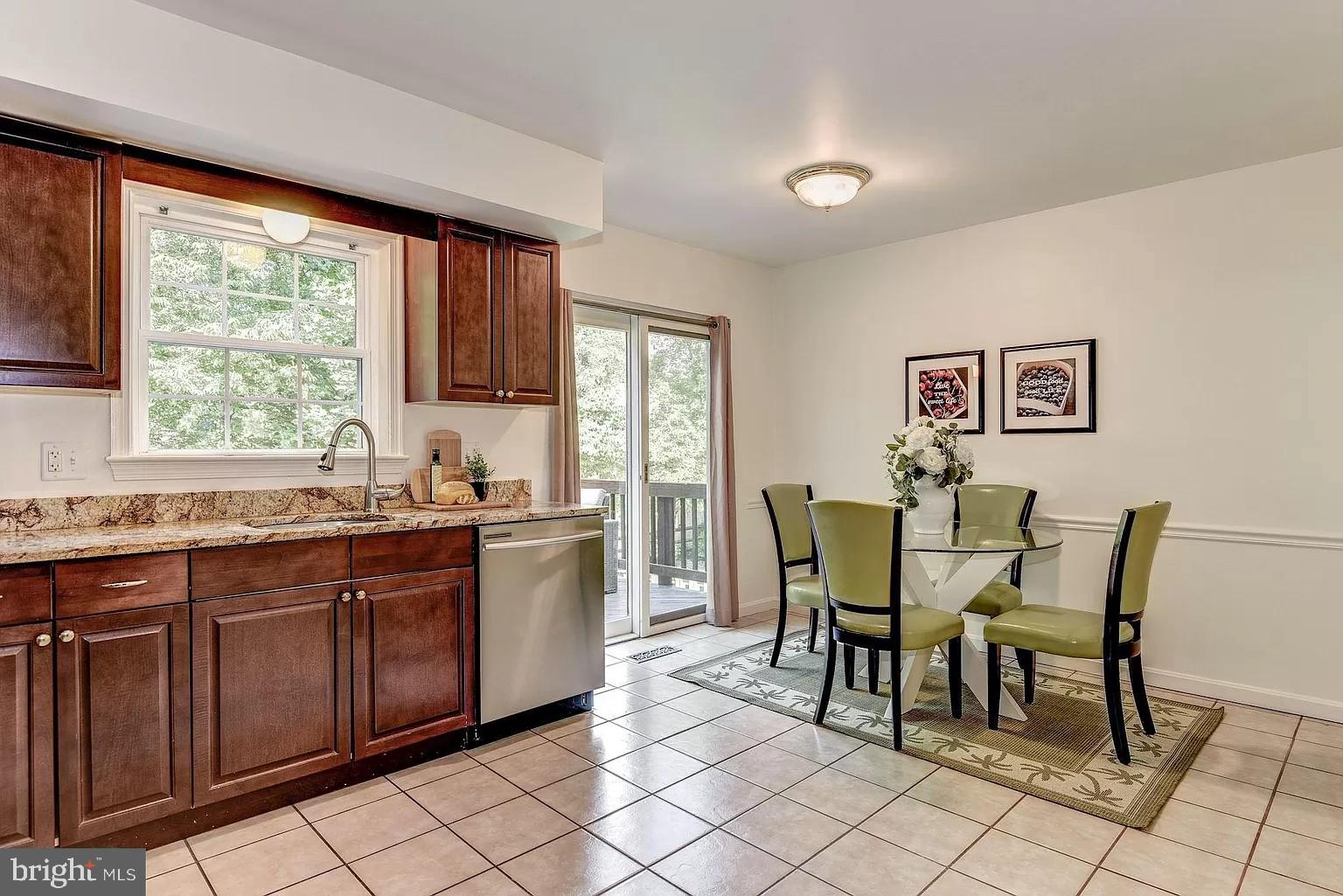 KINGS MANOR - Residential Lease