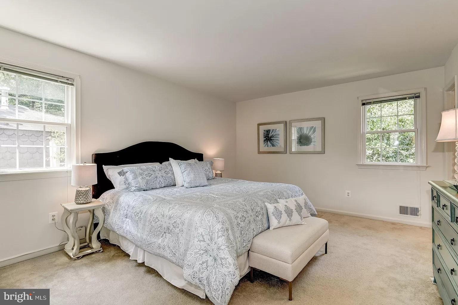 KINGS MANOR - Residential Lease