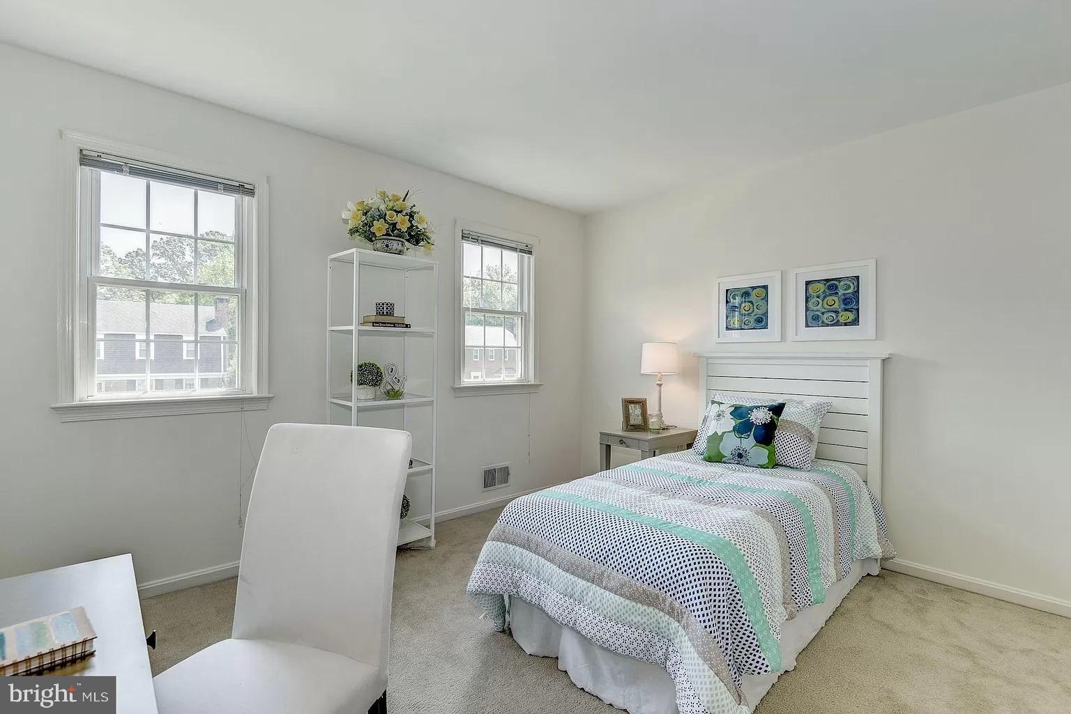 KINGS MANOR - Residential Lease